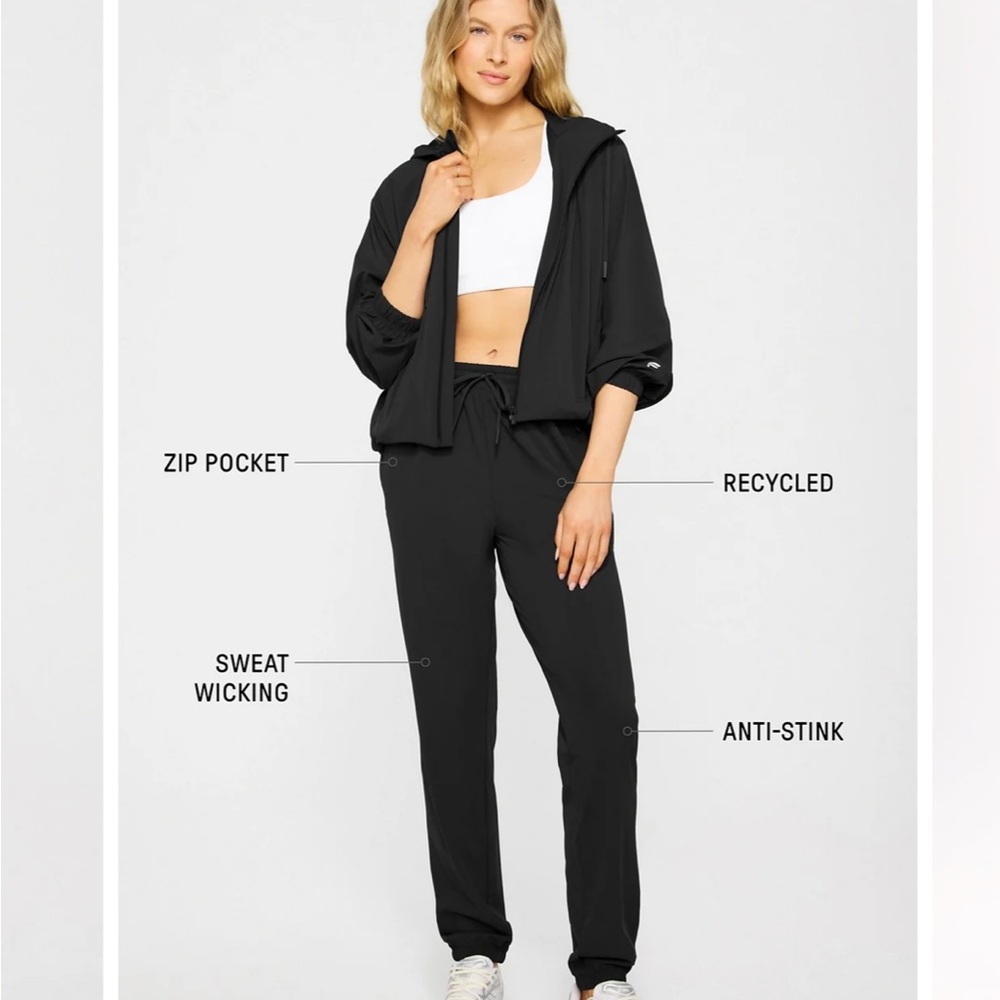 Fabletics All Day Black Women's Joggers - Picture 3 of 5